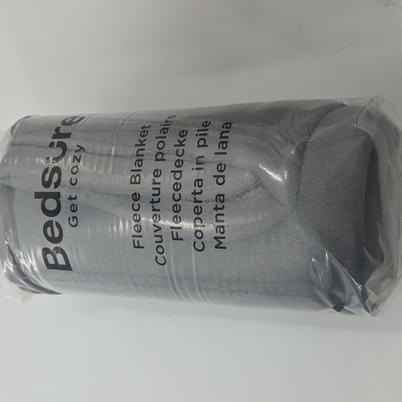 Cozy Gray Fleece Throw Blanket New - Picture 14 of 16